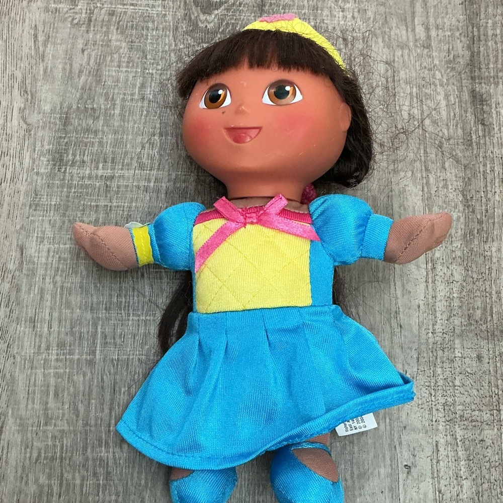 Dora the explorer princess doll Blue and Yellow Outfit